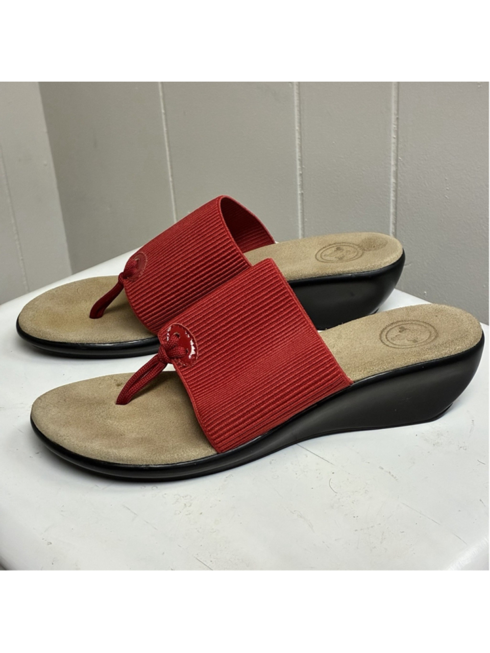 Charleston Shoe Co Womens Elastic Red Thong Wedge SZ-8/38 Coastal Quiet Luxury